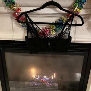 Chic Black Lace Underwire Bra